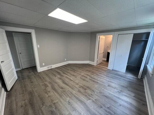 Building Photo - Gorgeous 1 and 2 bedroom apartments for re...
