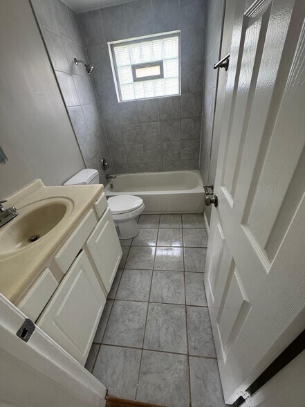 Building Photo - 4527 Channing Ln