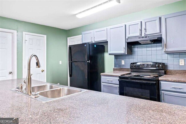 Building Photo - 930 Hall St NW