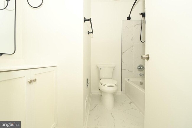 Building Photo - 8635 Union Pl