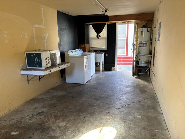 Building Photo - 1 bedroom 1 bathroom in downtown Martinez ...