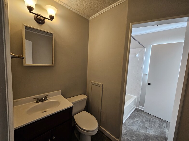 Building Photo - 233 Brighton Rd