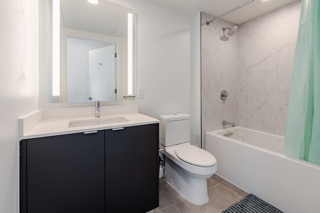 Building Photo - Master Room & Ensuite Bath - Union Market