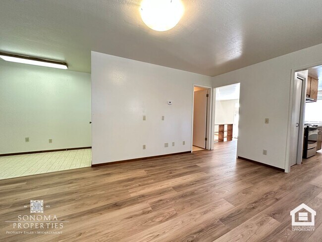 Building Photo - Spacious 4+BD/3BA Two-Story Home with Expansive Yard