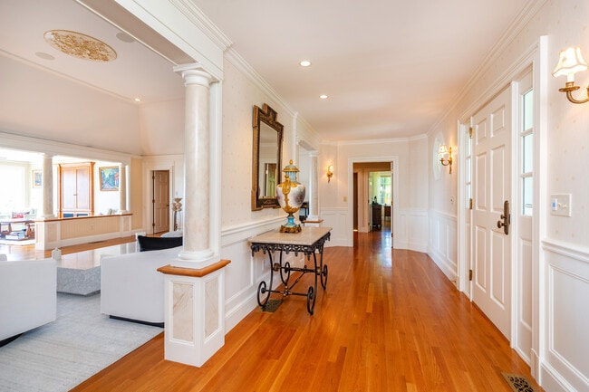 Building Photo - 3 Barclay Sq