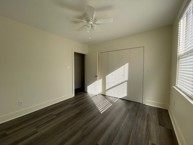 Building Photo - Gorgeous Old Metairie 2 Bed/1Bath Renovation, steps from Metairie Road! Parking spot included!