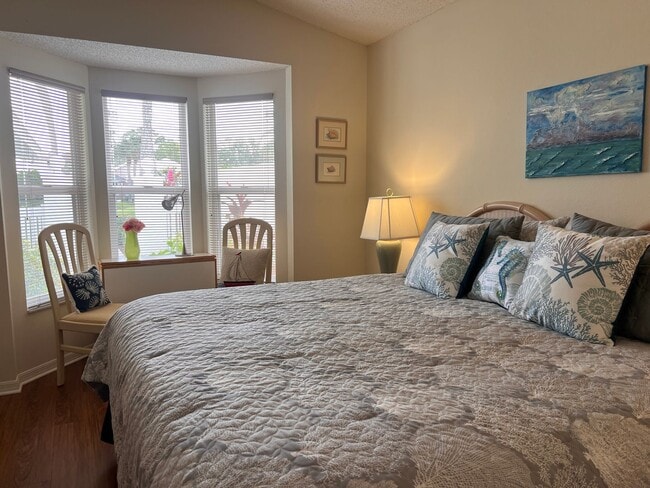 Building Photo - NEWLY LISTED 2BD/2BA/2CG Villa