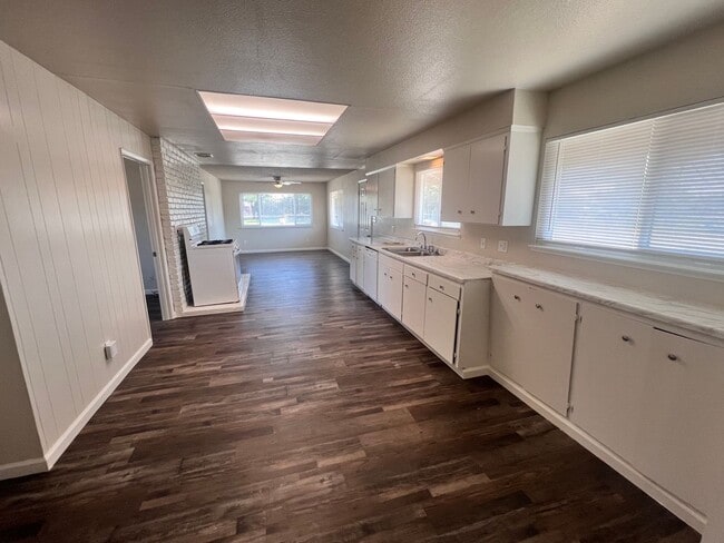 Building Photo - Beautiful home. Apply today!