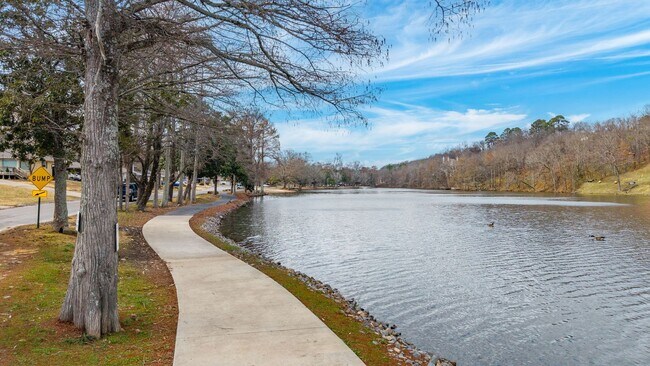 Building Photo - Furnished 3 Bedroom Lakewood Home with Lake View