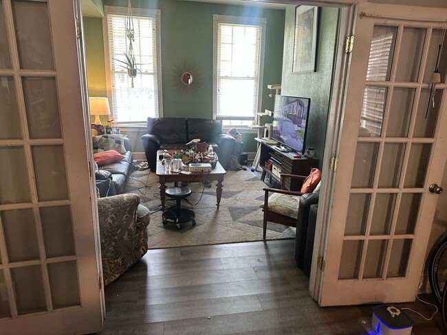 Building Photo - 4-5 Bedroom Single Family Home Located in ...
