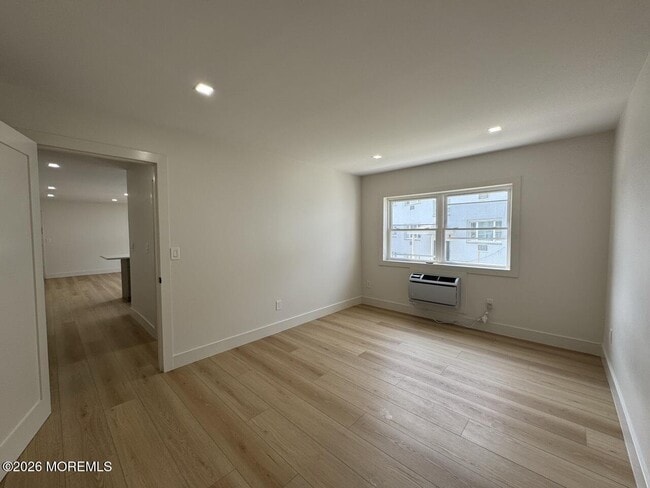 Building Photo - 1217 Ocean Ave N