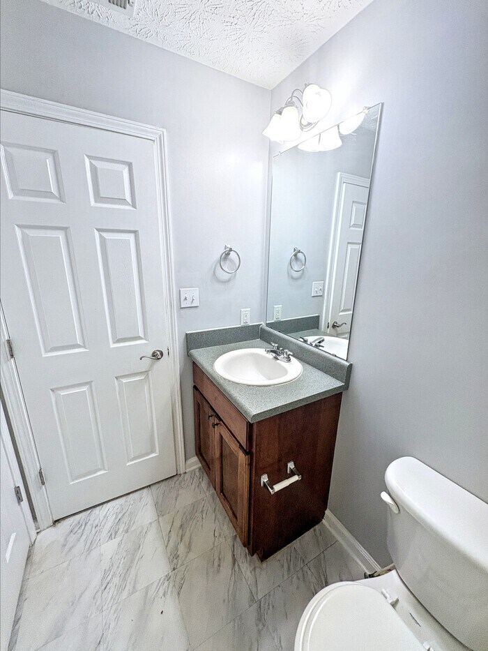 Building Photo - 2045 Parador Bend