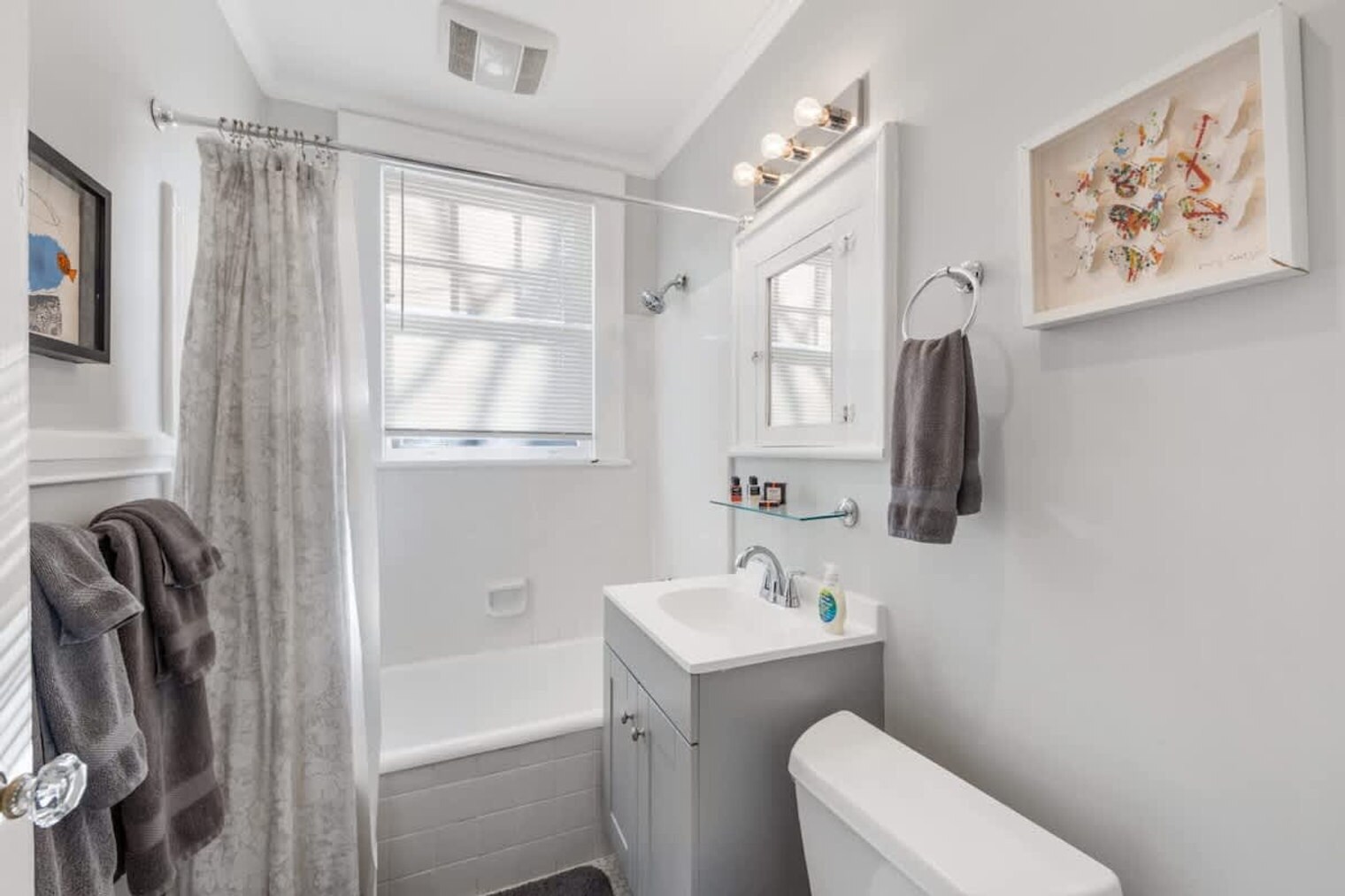 Building Photo - 536 Hawthorne Ln