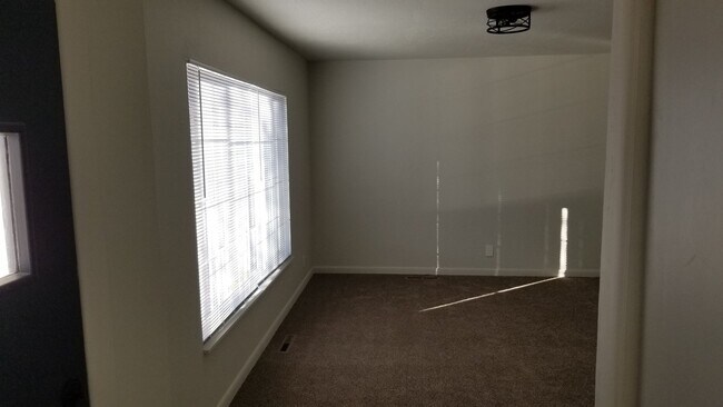 Building Photo - 6527 S Jefferson St