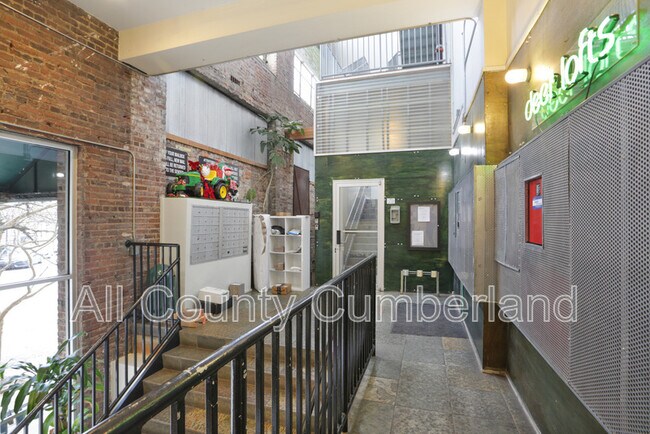 Building Photo - 326 Nelson St SW