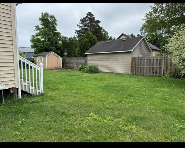 Building Photo - 706 Boesel Ave