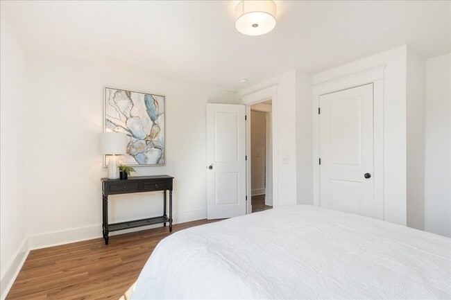 Building Photo - 1411 10th Ave N