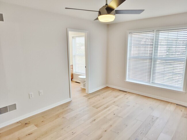 Building Photo - 3 Bed / 2-1/2 Bath Single Family Home