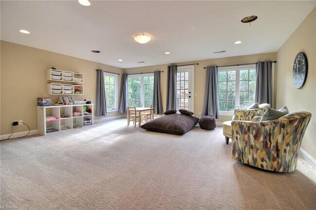 Building Photo - 40 Hamlet Ct