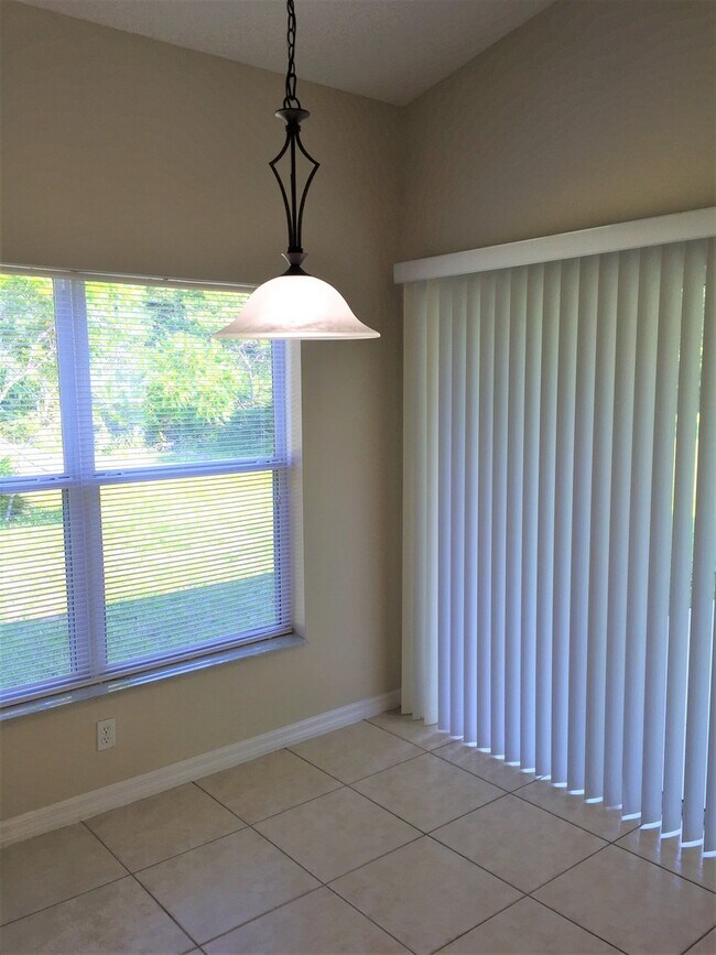 Building Photo - Large Home for rent !