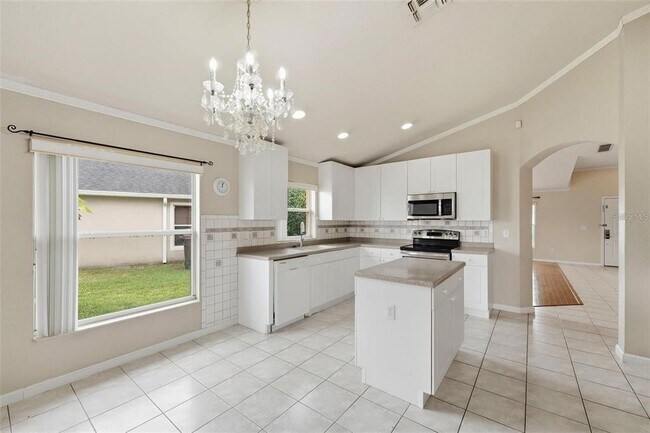 Building Photo - 2819 Maguire Dr