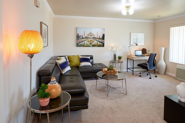 Building Photo - 1900 Douglas St