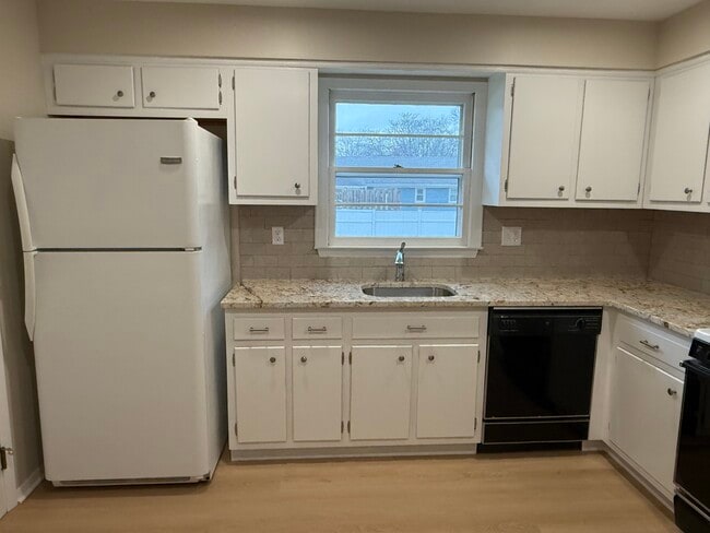 Building Photo - 60 Red Coach Dr