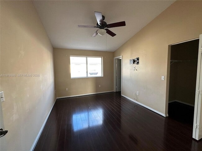 Building Photo - 2221 SE 24th Pl