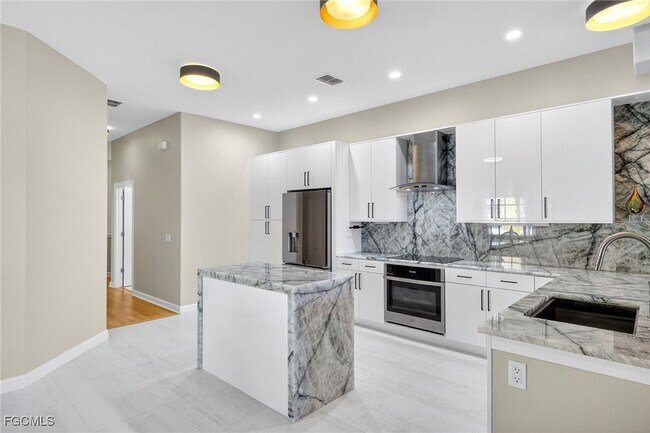 Building Photo - 8625 Via Rapallo Dr