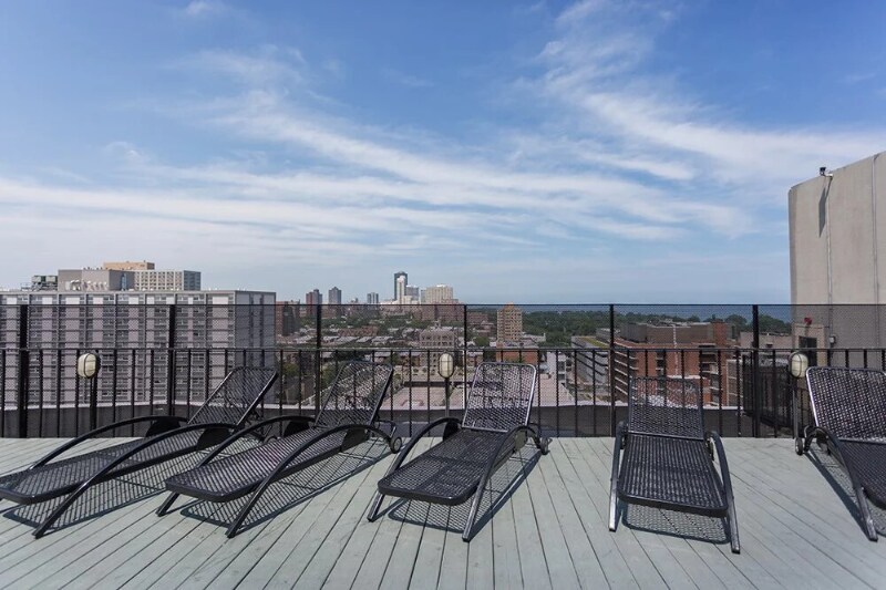 Building Photo - 4602 N Clarendon Ave