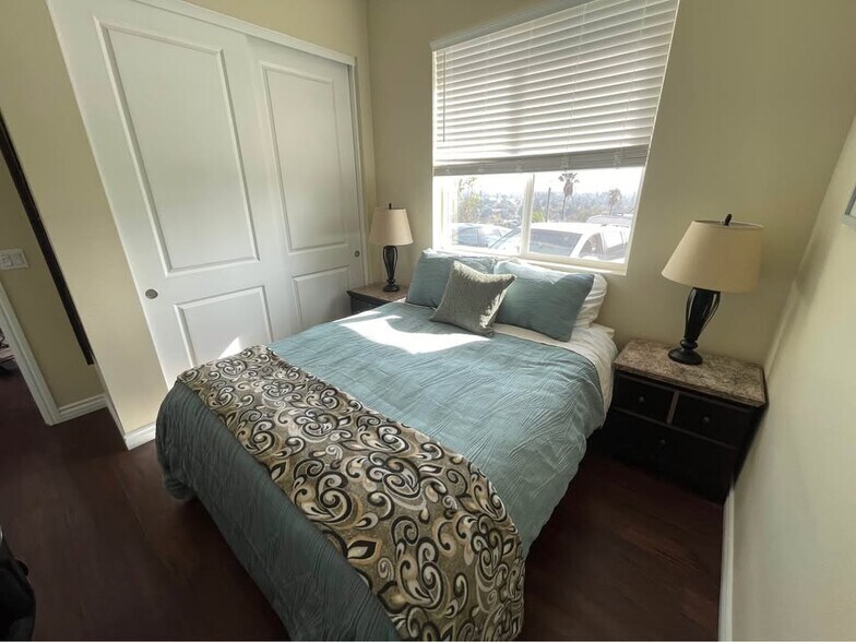 Building Photo - 862 Via Vis Dr N