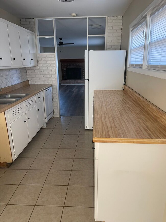 Building Photo - 11 Malvina Ln
