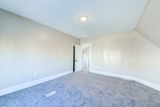 Building Photo - 426 Edgemont St