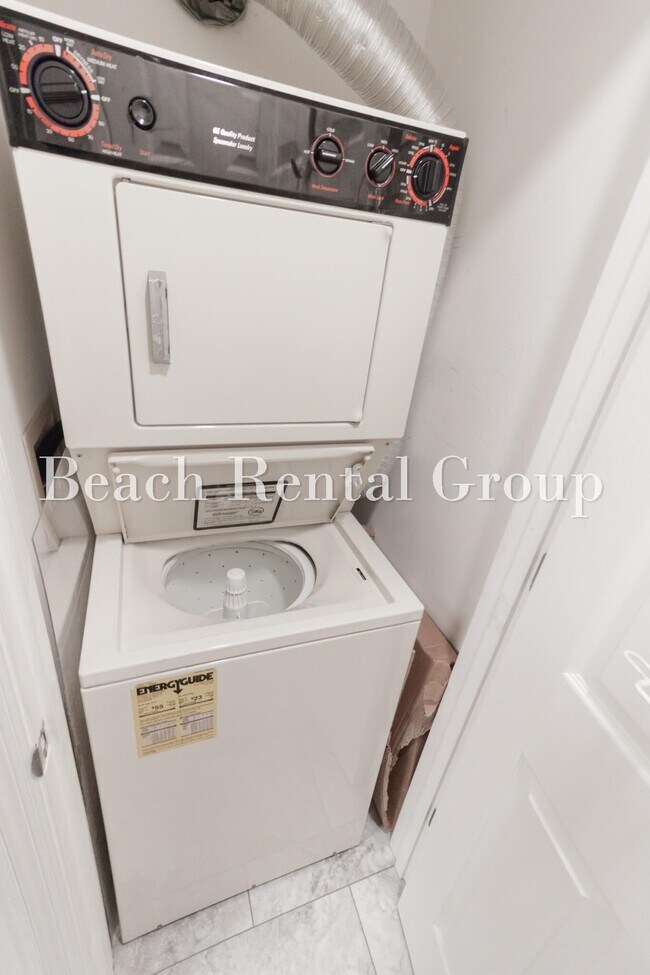 Building Photo - 4109 Pinehurst Cir