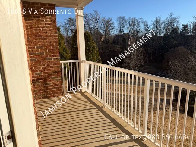 Building Photo - 14638 Via Sorrento Dr