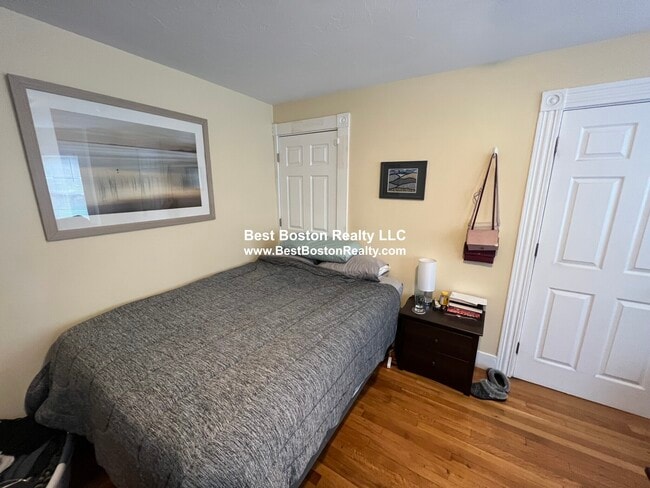 Building Photo - 5-7 Blake St