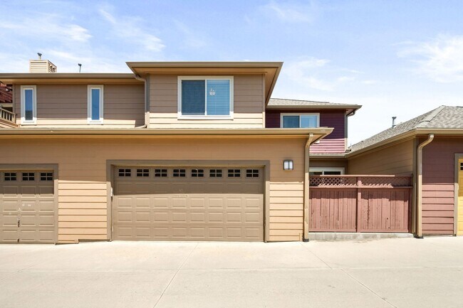 Building Photo - Spacious 3BR + Loft in the Palomino Park C...