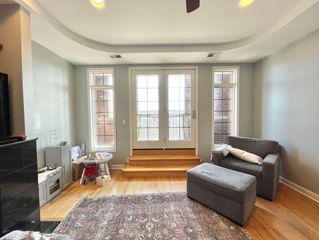 Building Photo - 2734 N Wolcott Ave