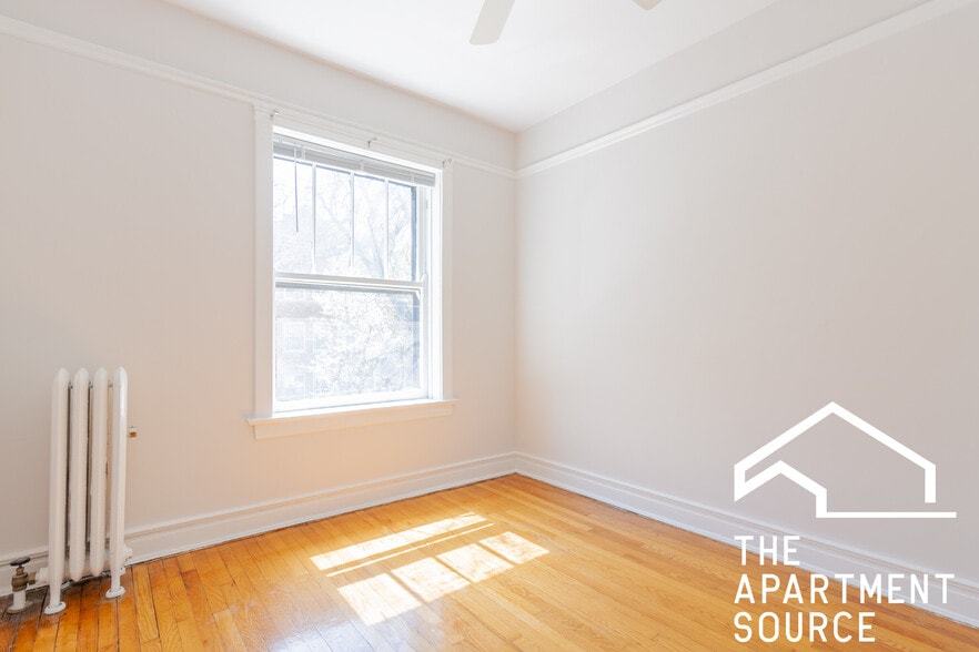 Building Photo - 652 W Buckingham Pl