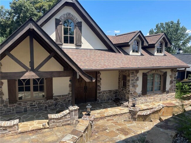 Primary Photo - 2115 Kemp Dr