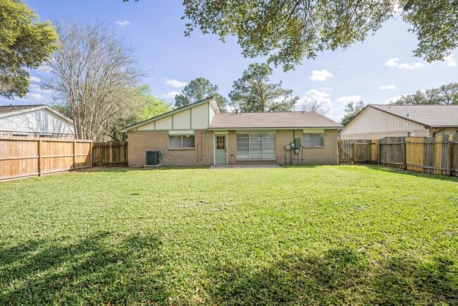 Building Photo - 5904 Misty Meadow St