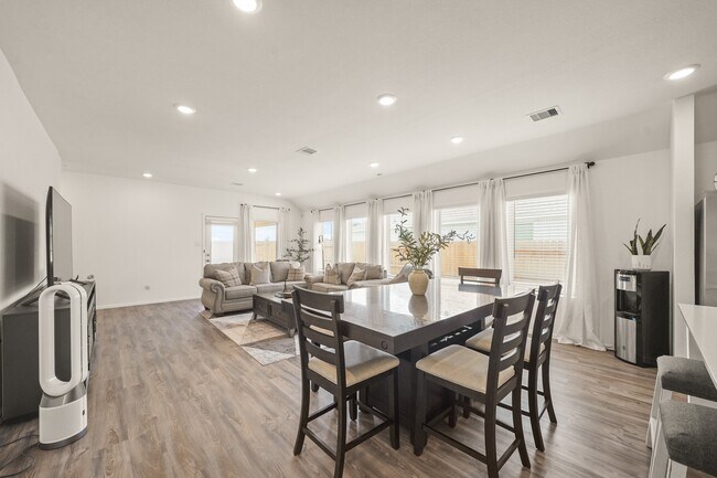 Building Photo - 3019 Live Springs Ct