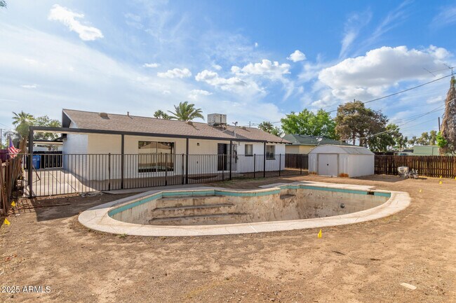Building Photo - 9033 N 15th Dr