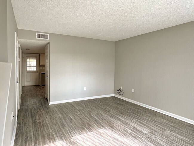 Building Photo - Two-Bedroom End Unit Townhome