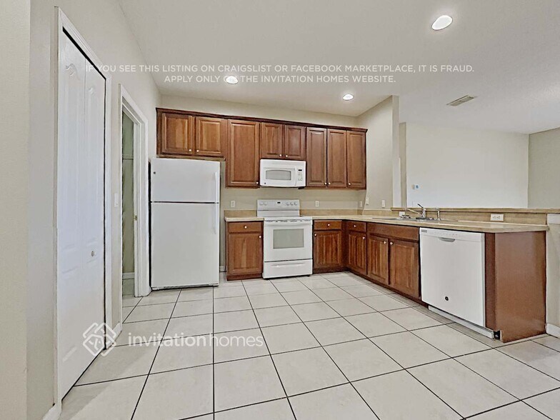 Building Photo - 7557 Rex Hill Trail