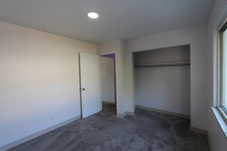 Building Photo - 851 Wellington Blvd