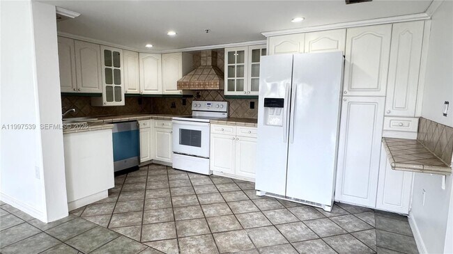 Building Photo - 511 NW 82nd Ave