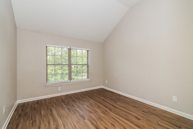 Building Photo - 212 Cleburne Pl