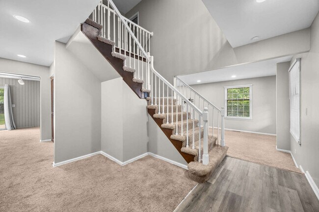 Building Photo - 108 Holly Ct