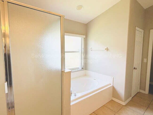 Building Photo - 2506 Oneida Loop